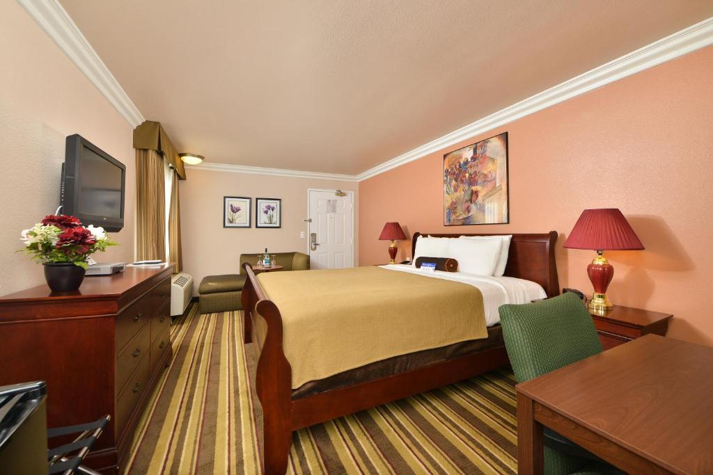 Inn By The Sfo South San Francisco Room photo